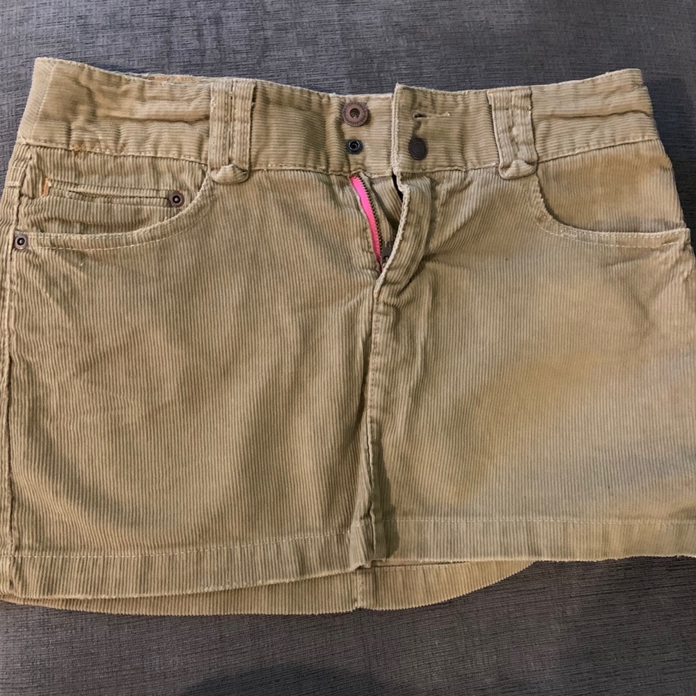 Corduroy AE skirt with front & back pockets. NWOT